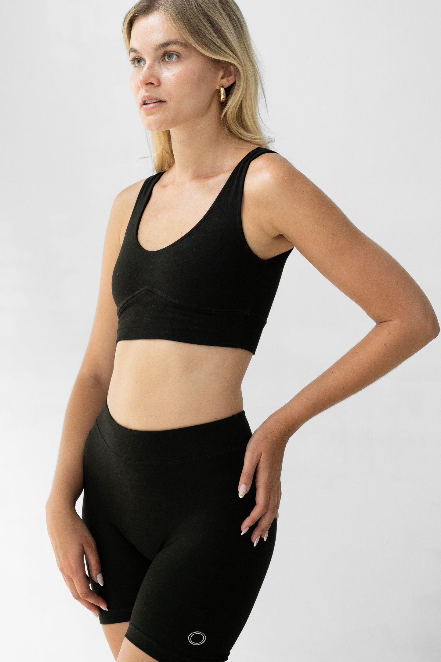 Brassière de yoga douce avec larges bretelles