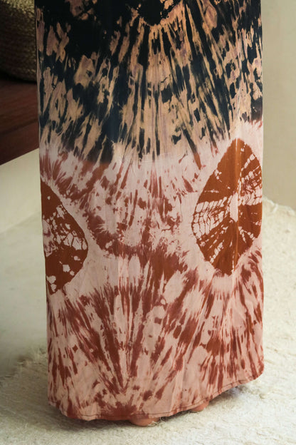 Robe longue motifs Tie and Dye dos nu en satin de viscose